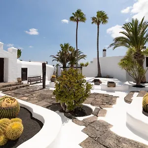https://las-prgolas-villa-rural-apartment-puerto-calero.puertodelcarmen-hotels.org